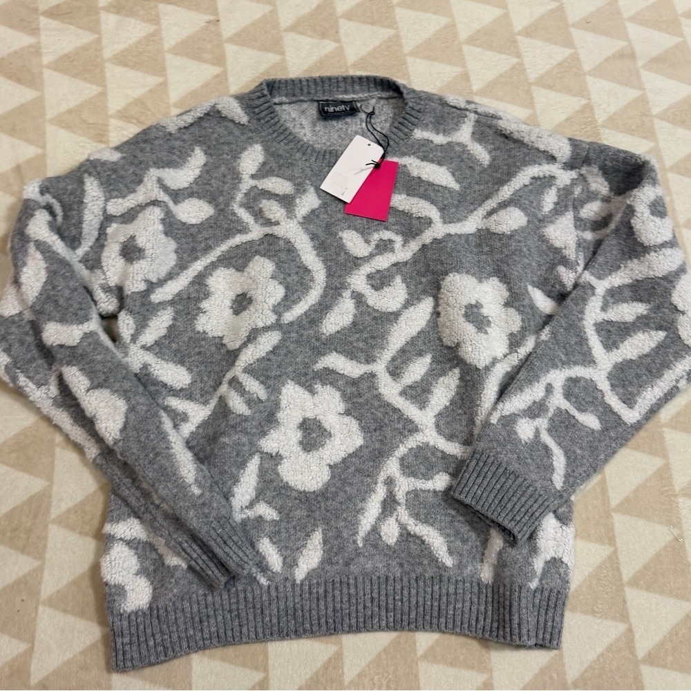 Ninety clothing co gray floral crewneck super soft sweater